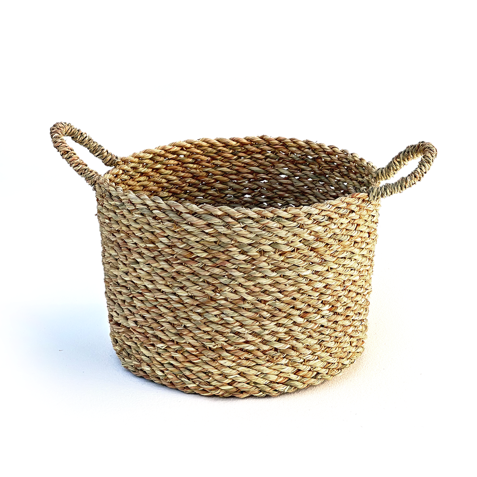 Halfa circular Basket with Handle. سلة حلفا دائرية بيد