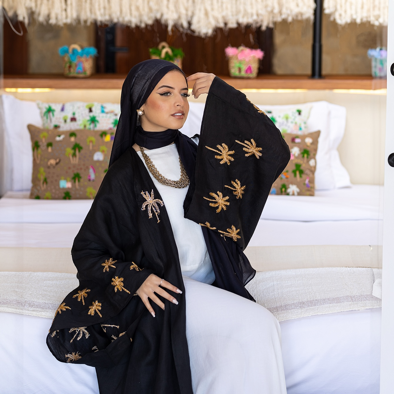 Embroidered linen Jalabiya JL009. قفطان كتان مطرز