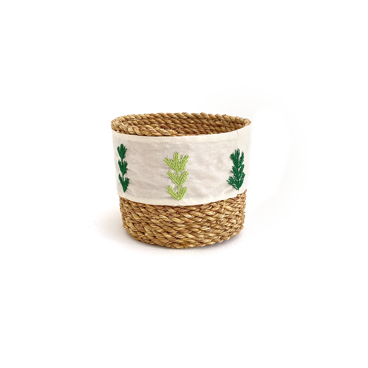 Halfa basket with embroidered ribbon سلة حلفا مع شريط قماش مطرز