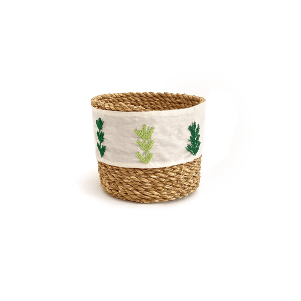 Halfa basket with embroidered ribbon سلة حلفا مع شريط قماش مطرز