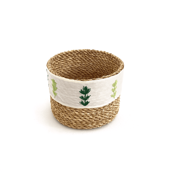 Halfa basket with embroidered ribbon سلة حلفا مع شريط قماش مطرز