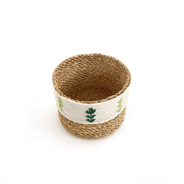 Halfa basket with embroidered ribbon سلة حلفا مع شريط قماش مطرز