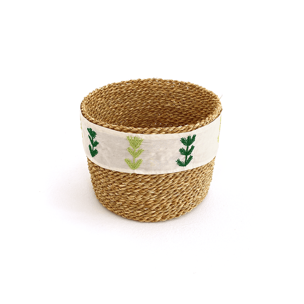 Halfa basket with embroidered ribbon سلة حلفا مع شريط قماش مطرز