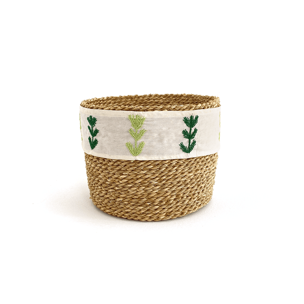 Halfa basket with embroidered ribbon سلة حلفا مع شريط قماش مطرز