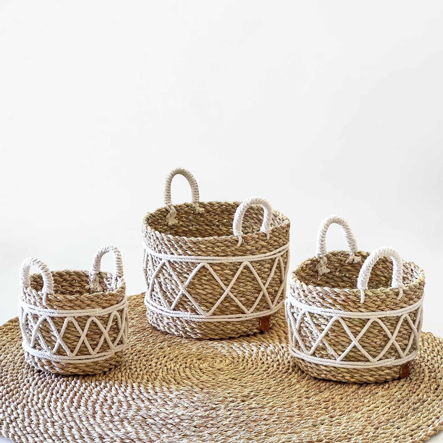 Halfa basket with cotton ropes. سلة حلفا مع حبال قطن