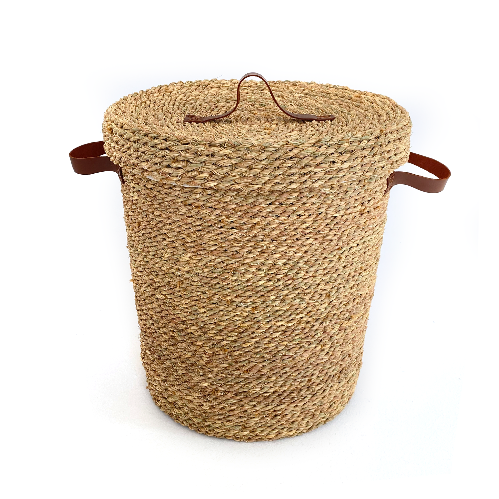 Halfa laundry basket with lid and leather handle. سلة حلفا للغسيل بغطاء و بيد جلد