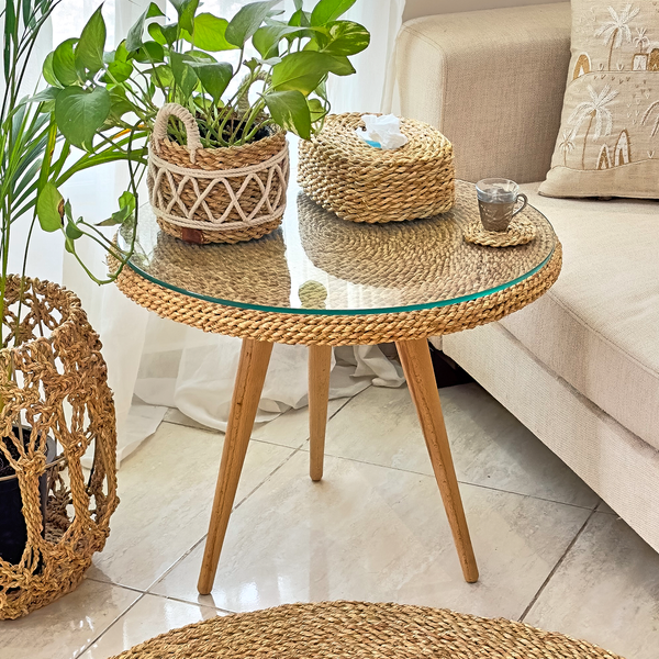 Round Halfa Table with wooden legs طاولة حلفا دائري برجل خشب