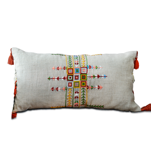Embroidered Linen Cushion وسادة كتان مطرز