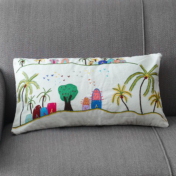 Embroidered cotton cushion وسادة قطن مطرز