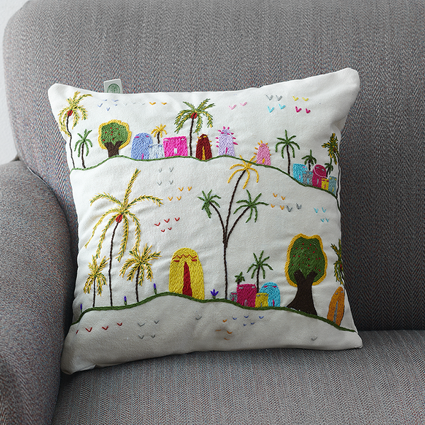 Embroidered cotton cushion وسادة قطن مطرز